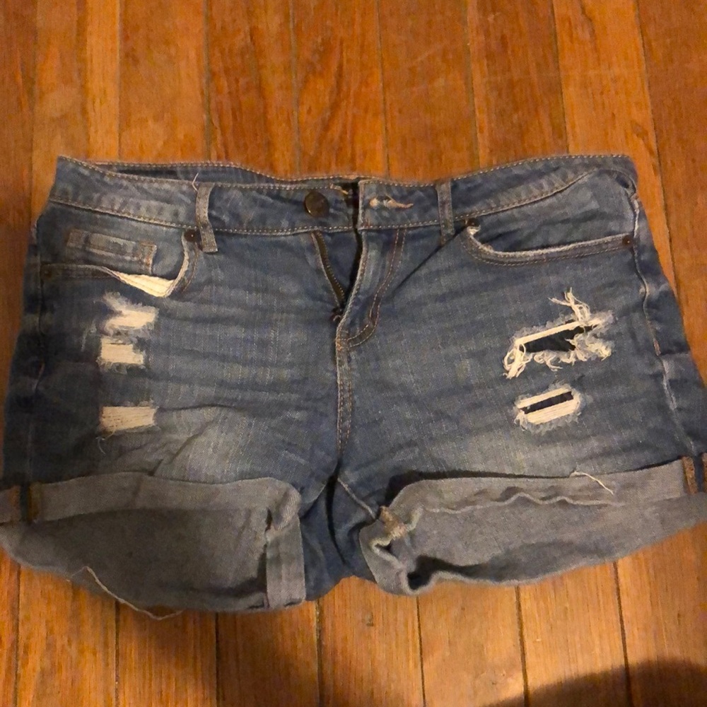 Aeropostal size 6 shorts.